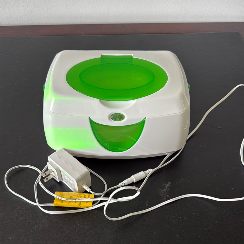 White and Green Wipe Warmer